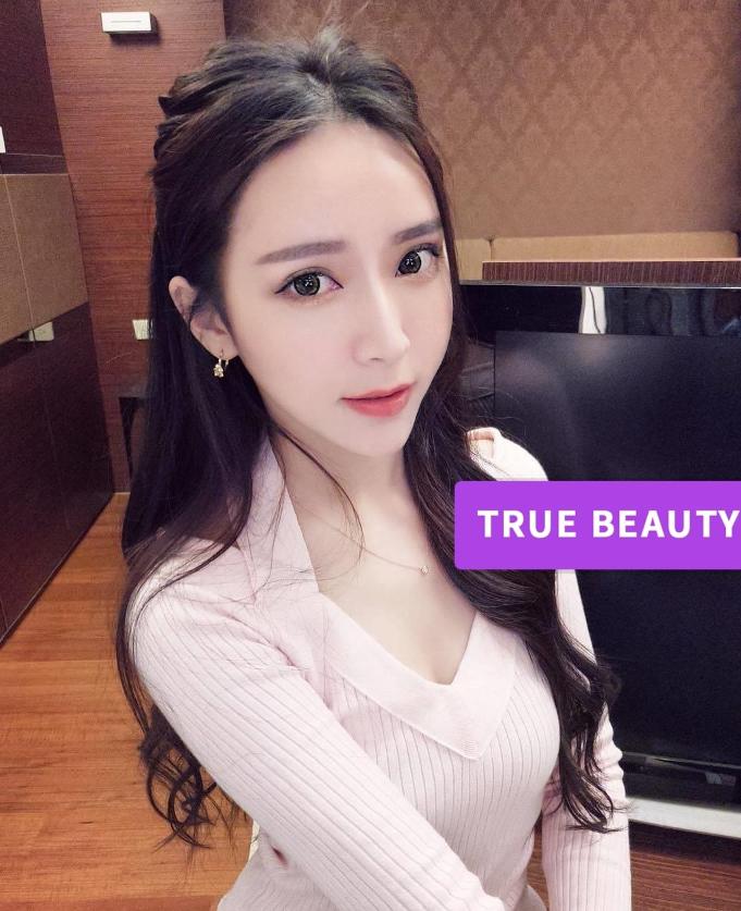 能一字马的大mm