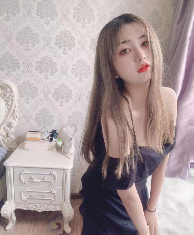 杨家湾 刚下水00后嫩妹