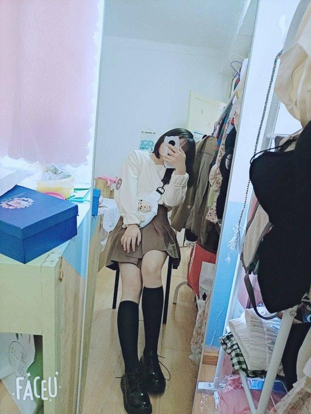 ly群挖掘的一个年轻可爱嫩妹